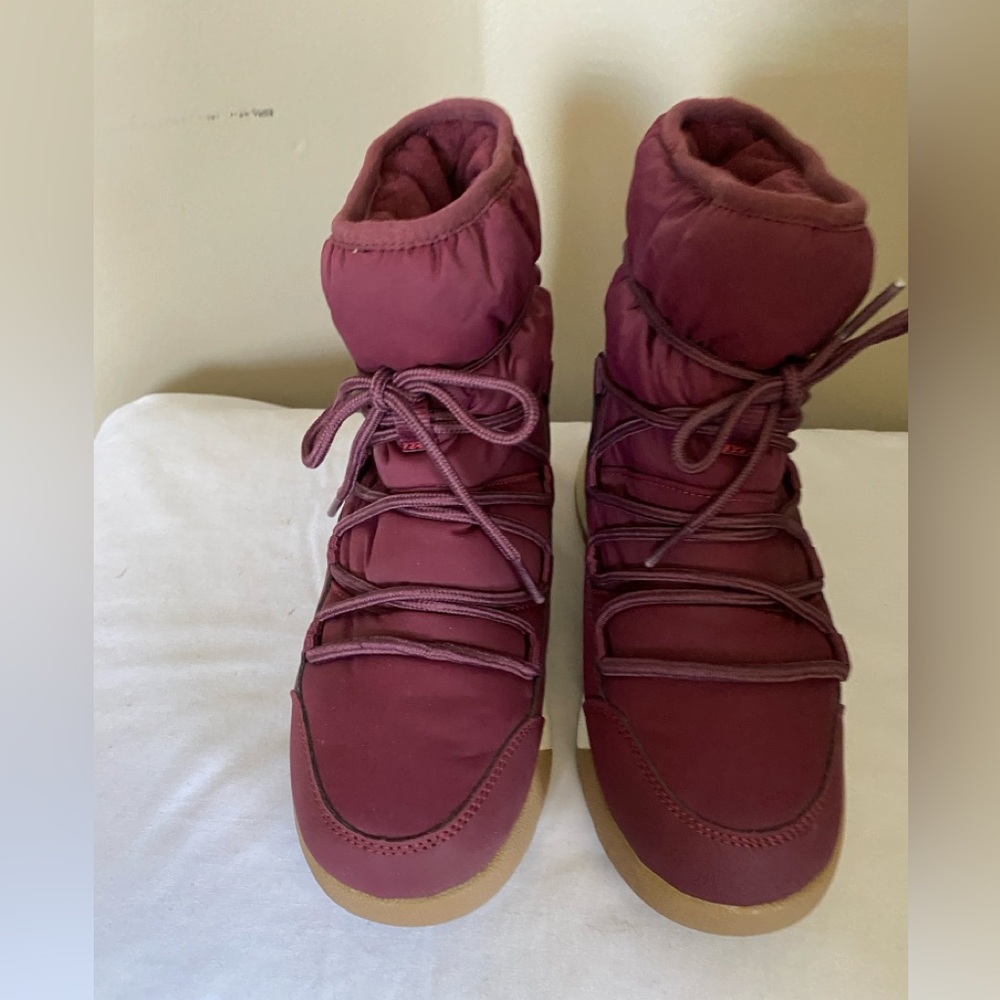 Women's Burgundy Winter Boots